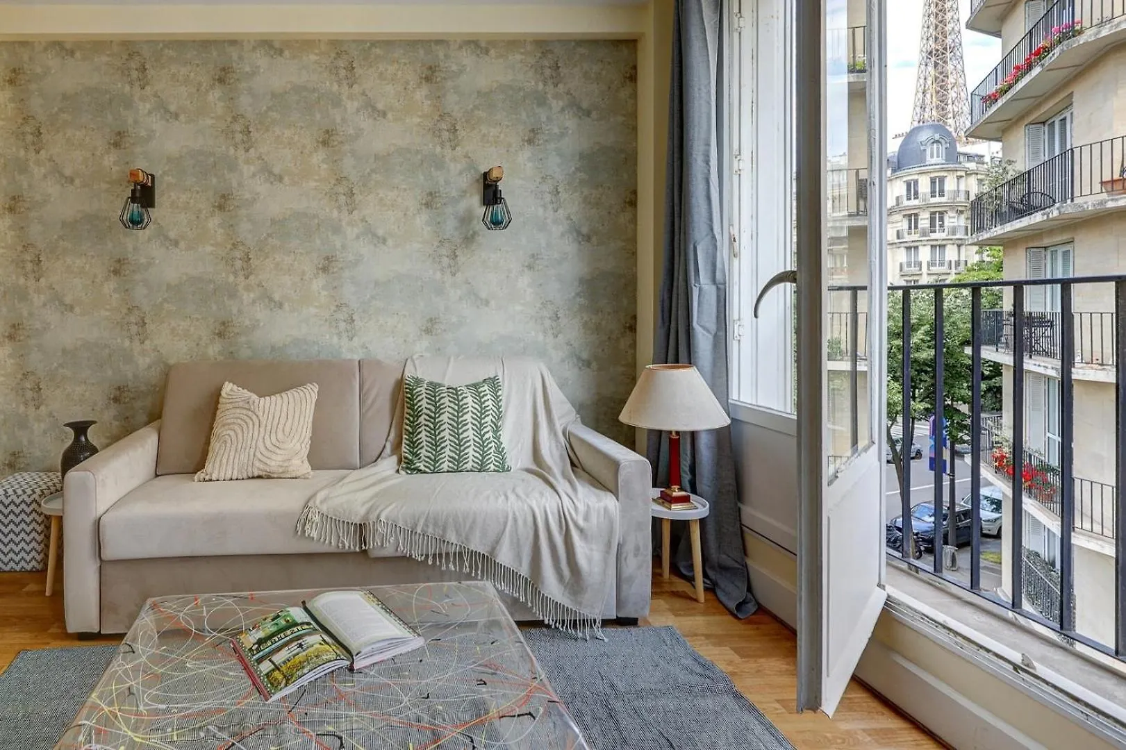 Bnbnook - Charming 1Br With Eiffel Tower View パリ アパート